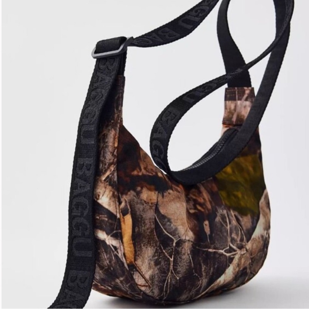 BAGGU Medium Crescent Bag - Photo Forest Pattern Crossbody Bag NWT - Picture 6 of 9